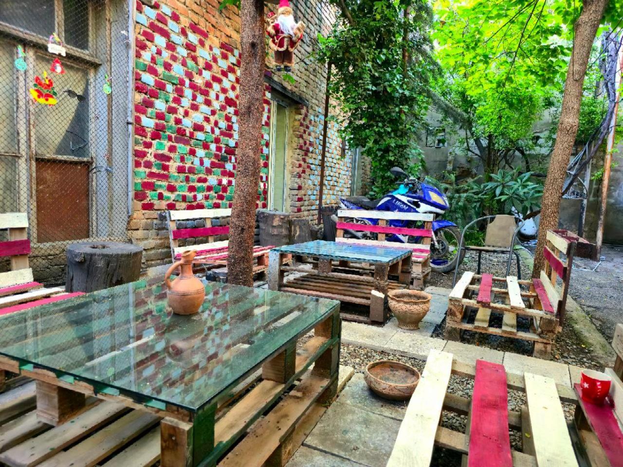 Colors Hostel Tbilisi ภายนอก รูปภาพ